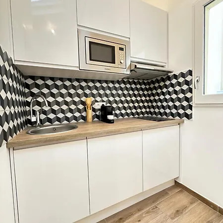 Nest By Eiffel Tower And Roland Garros